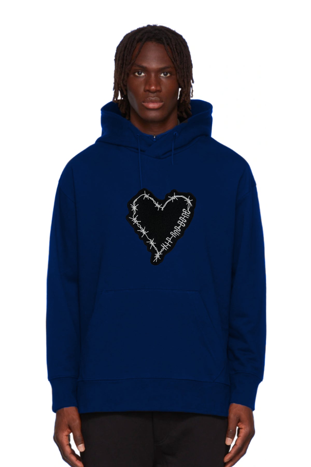 SUDADERA CON CAPUCHA CLÁSICA CON PARCHE DE CORAZÓN DE PÚAS