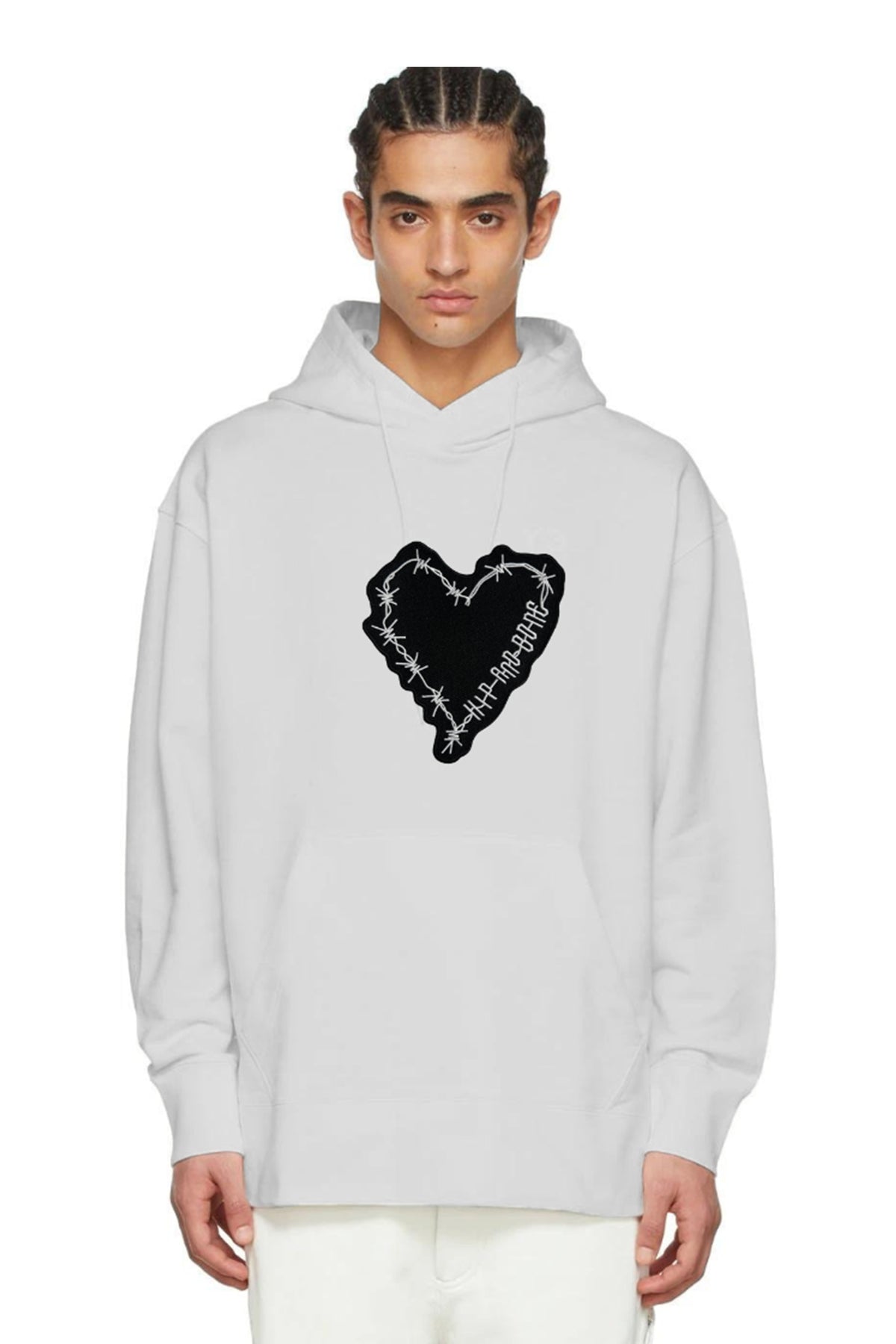 SUDADERA CON CAPUCHA CLÁSICA CON PARCHE DE CORAZÓN DE PÚAS