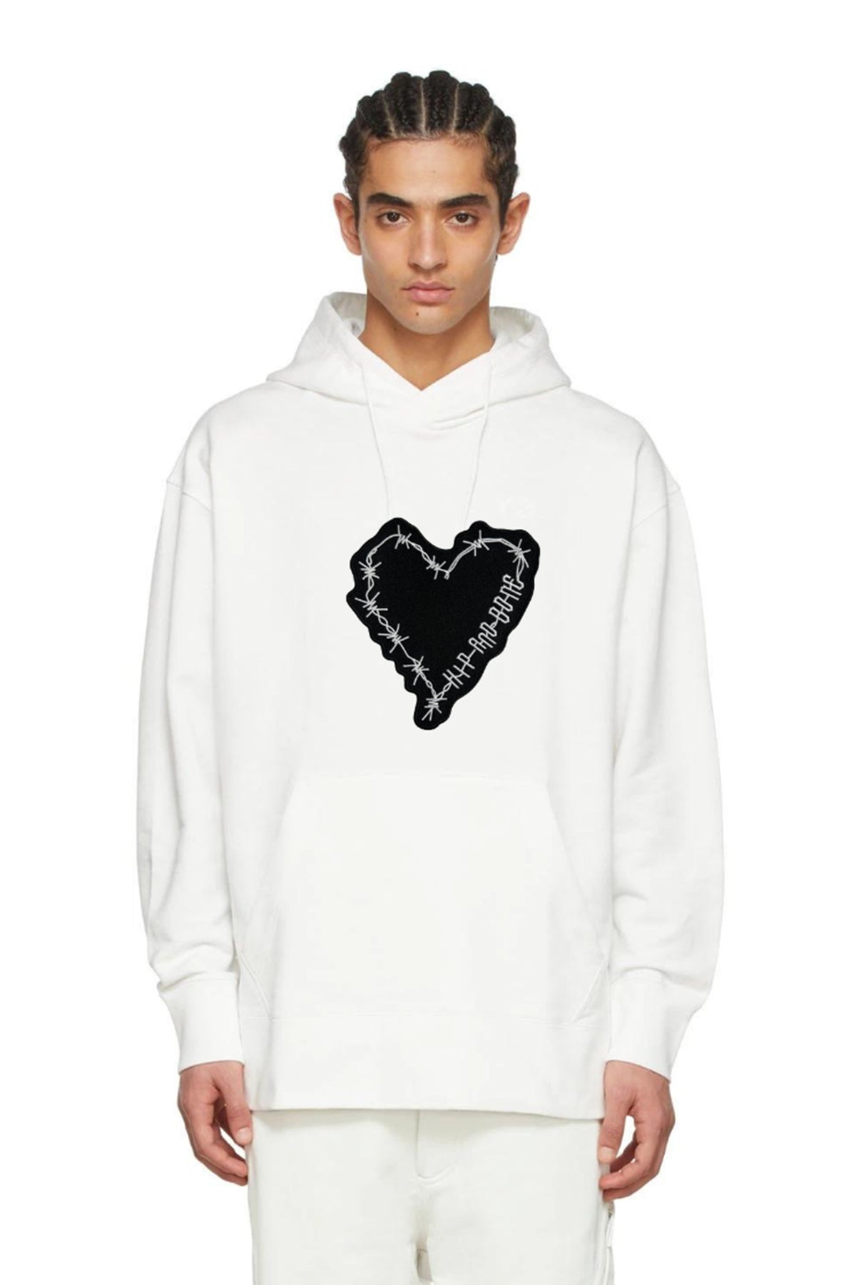 SUDADERA CON CAPUCHA CLÁSICA CON PARCHE DE CORAZÓN DE PÚAS
