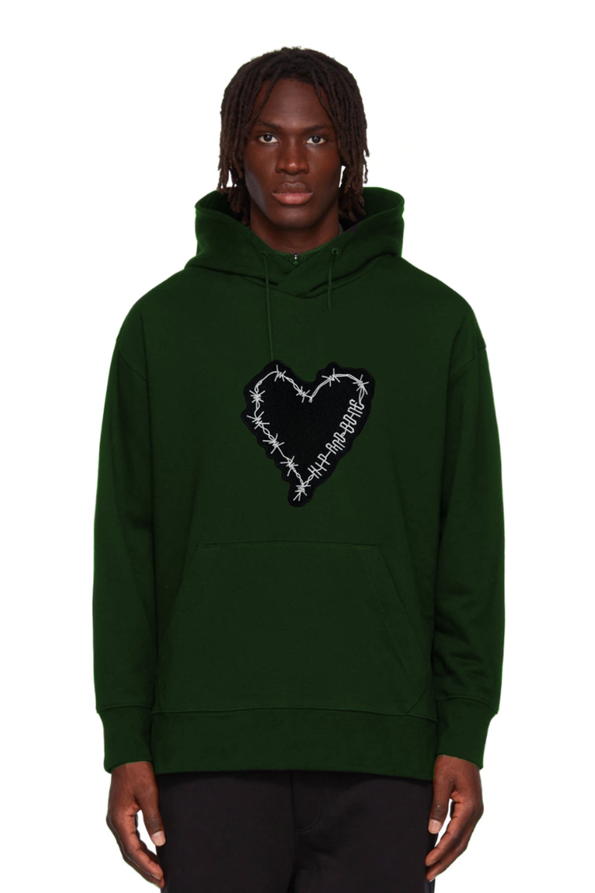 SUDADERA CON CAPUCHA CLÁSICA CON PARCHE DE CORAZÓN DE PÚAS