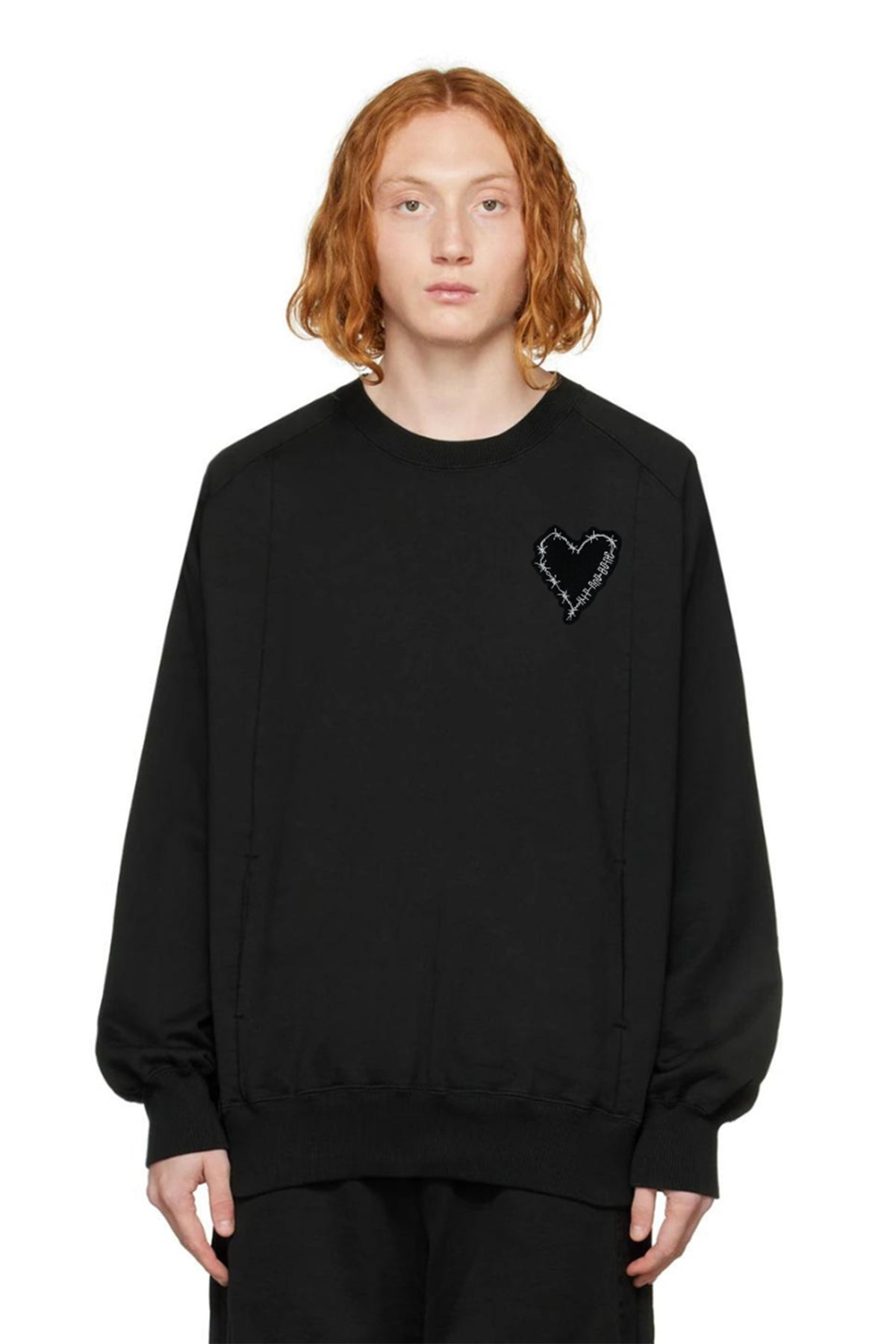 POCKET BARBED HEART PATCH CLASSIC CREWNECK