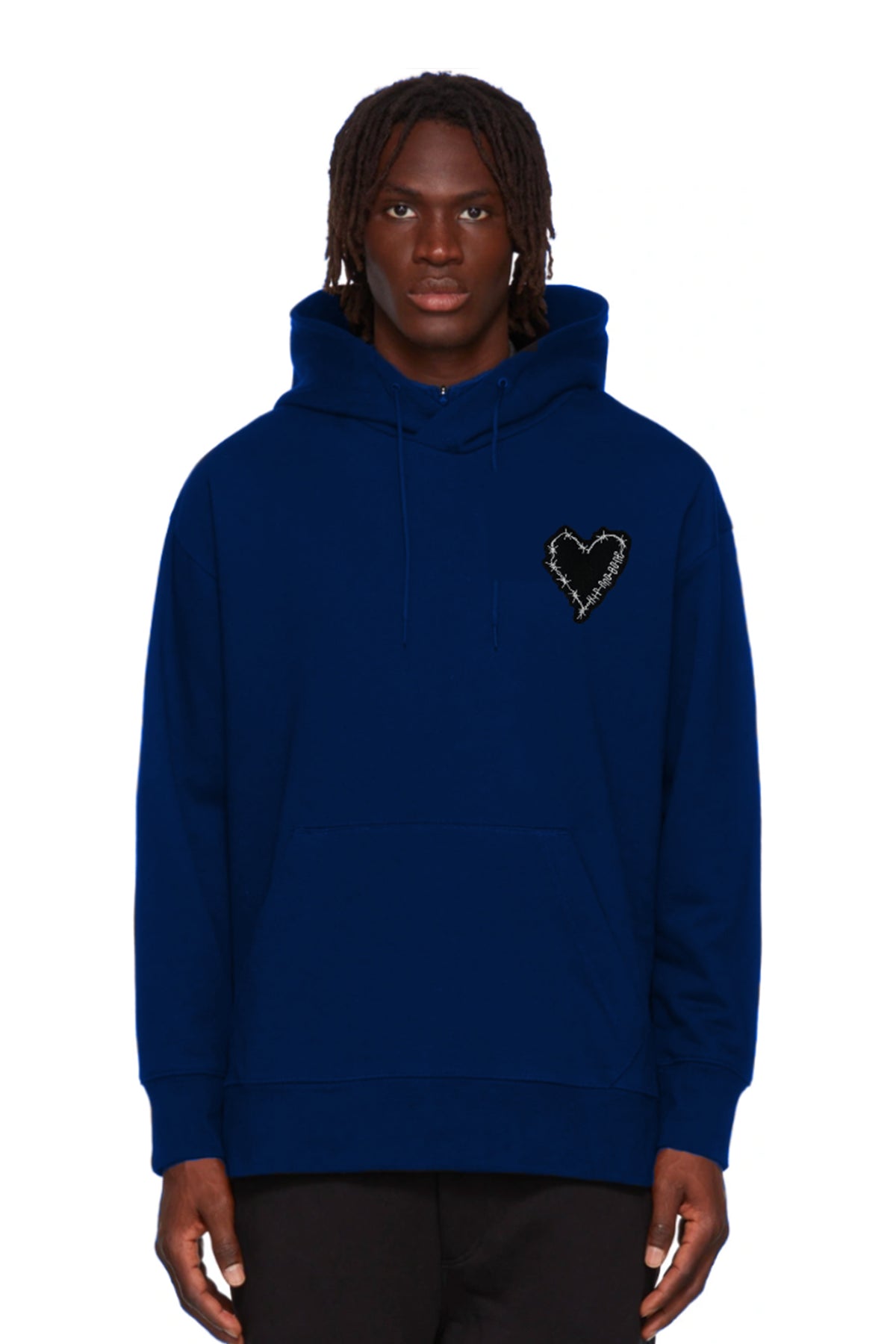 SUDADERA CLÁSICA CON CAPUCHA Y PARCHE DE CORAZÓN DE PÚAS EN EL BOLSILLO