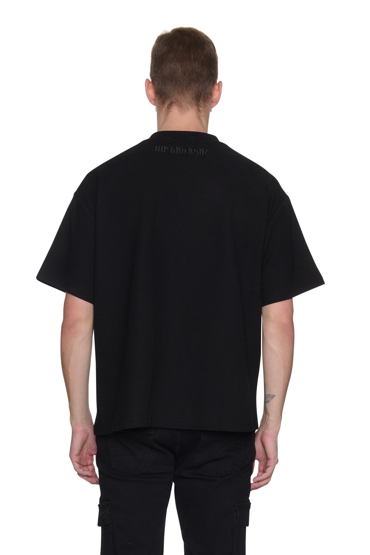 CAMISETA WAFFLE CON CREMALLERA NEGRA