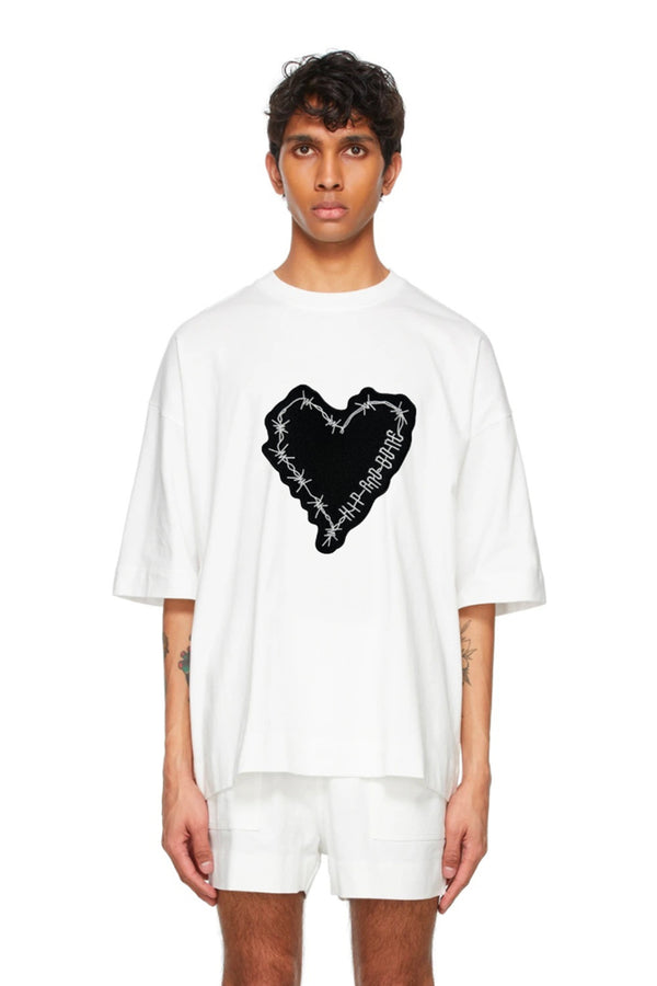 CAMISETA CLÁSICA CORAZÓN CON PINCHOS
