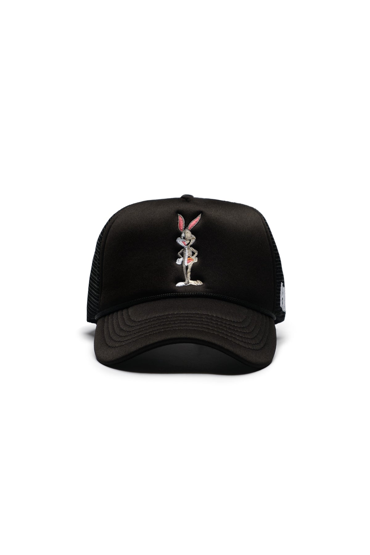 GORRA DE CAMIONERO CON CONEJO RETORCIDO
