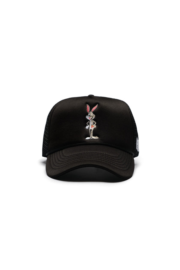GORRA DE CAMIONERO CON CONEJO RETORCIDO